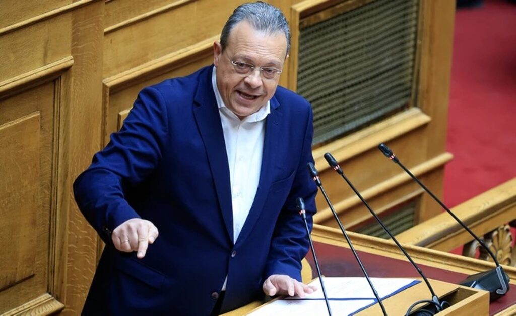 Βουλή - Φάμελλος: «Όλα τα σκάνδαλα ξεκινούν και τελειώνουν στο Μέγαρο Μαξίμου»