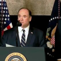 ΗΠΑ: Το παρασκήνιο πίσω από την καρατόμηση του υπουργού Ναυτικού