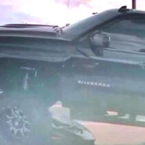 Φορτηγάκι «ισοπεδώνει» Λαμποργκίνι σε πάρκινγκ ΒΙΝΤΕΟ