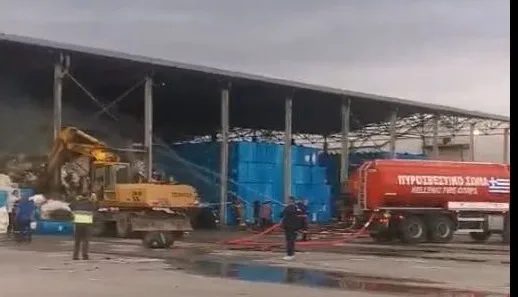 Λιβαδειά: Φωτιά σε εργοστάσιο βάμβακος ΒΙΝΤΕΟ