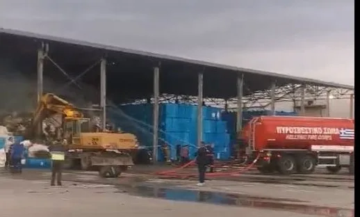 Λιβαδειά: Φωτιά σε εργοστάσιο βάμβακος ΒΙΝΤΕΟ