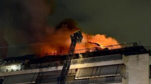 Εντοπίστηκε νεκρός στο φλεγόμενο διαμέρισμα στη Νέα Σμύρνη ΒΙΝΤΕΟ