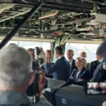 Πειραιάς: Μητσοτάκης και Μακρόν στη φρεγάτα «Κίμων» ΦΩΤΟ