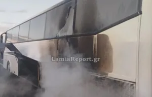 Καρδίτσα: Πανικός σε λεωφορείο με επιβάτες που έπιασε φωτιά ΒΙΝΤΕΟ-ΦΩΤΟ