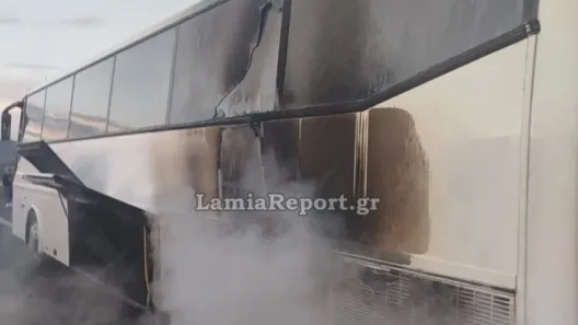 Καρδίτσα: Πανικός σε λεωφορείο με επιβάτες που έπιασε φωτιά ΒΙΝΤΕΟ-ΦΩΤΟ 33 Καρδίτσα: Πανικός σε λεωφορείο με επιβάτες που έπιασε φωτιά ΒΙΝΤΕΟ-ΦΩΤΟ