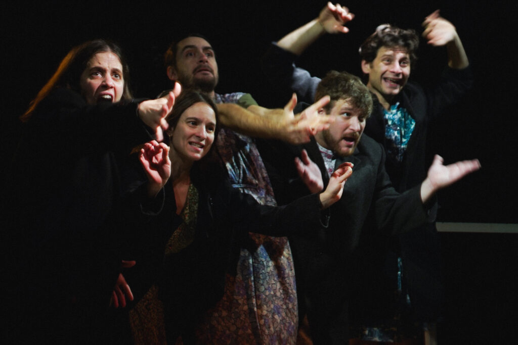 Η παράσταση «Απόλαυσις στη Γειτονιά» ταξιδεύει στην Πάτρα