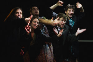 Η παράσταση «Απόλαυσις στη Γειτονιά» ταξιδεύει στην Πάτρα