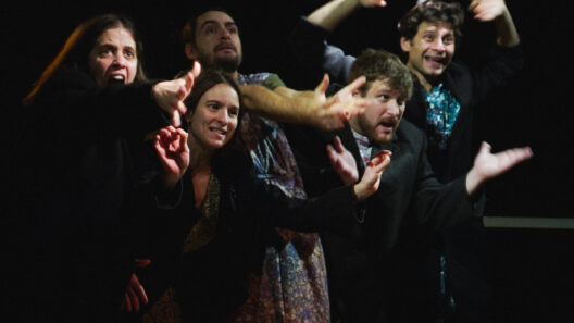 Η παράσταση «Απόλαυσις στη Γειτονιά» ταξιδεύει στην Πάτρα