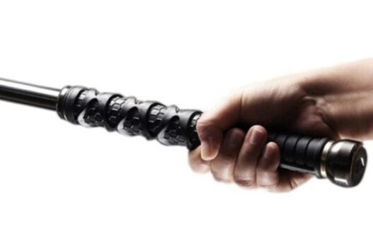 Πάτρα: Ανήλικος κυκλοφορούσε με γκλοπ - Την «πλήρωσε» ο πατέρας