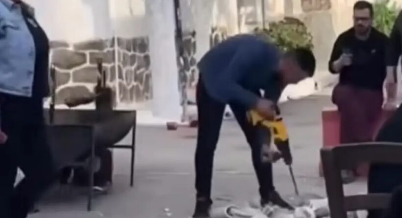 Τελείωσαν τα πιάτα και άρχισαν να σπάνε τουαλέτες... σε γλέντι! ΒΙΝΤΕΟ 24 Τελείωσαν τα πιάτα και άρχισαν να σπάνε τουαλέτες... σε γλέντι! ΒΙΝΤΕΟ