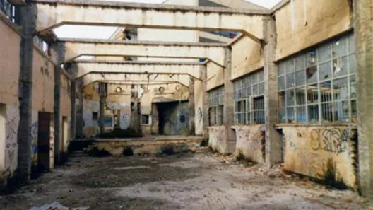 Αίγιο: Πρωτοφανές - Στα μπετά, ξεχασμένη, σχολική αίθουσα εκδηλώσεων εδώ και 30 χρόνια ΦΩΤΟ