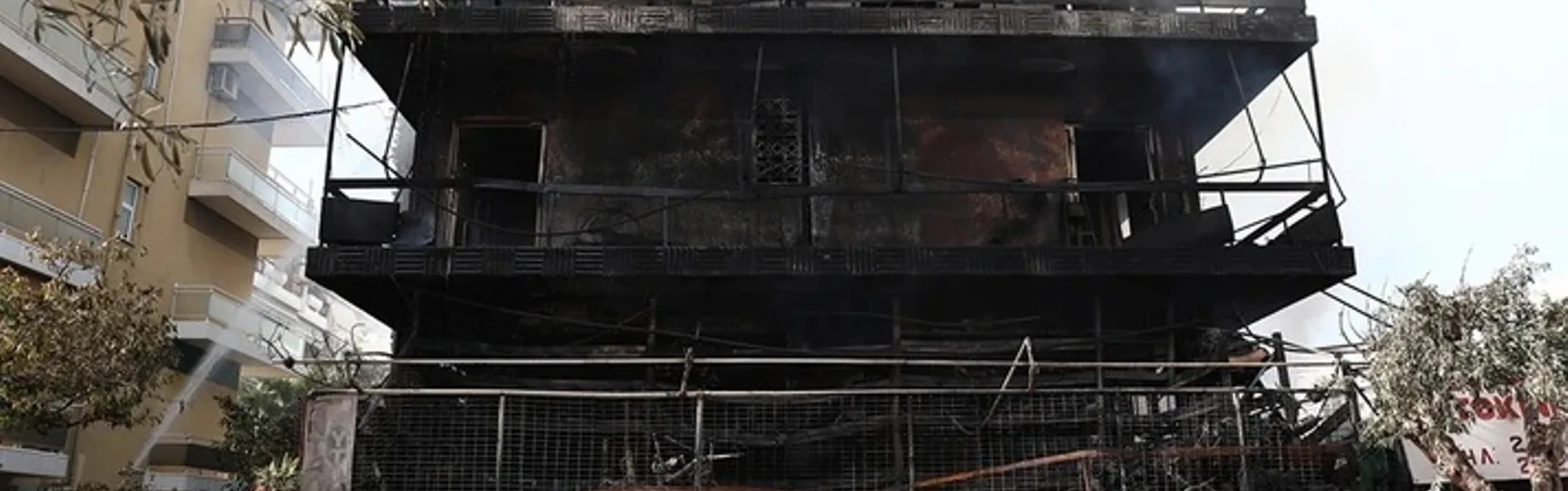 Μαρτυρίες - καταγγελίες για τη φωτιά στο Ίλιον που έκαψε μαγαζί και διαμερίσματα ΦΩΤΟ