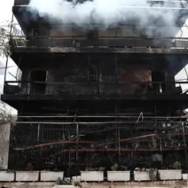 Μαρτυρίες - καταγγελίες για τη φωτιά στο Ίλιον που έκαψε μαγαζί και διαμερίσματα ΦΩΤΟ