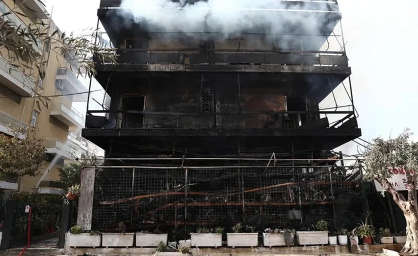 Μαρτυρίες - καταγγελίες για τη φωτιά στο Ίλιον που έκαψε μαγαζί και διαμερίσματα ΦΩΤΟ