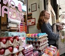 Πάτρα: Η υποτονική κίνηση στη Πασχαλινή αγορά έφερε γκρίνια