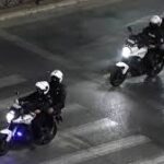 Βάρη: Καταδίωξη με πυροβολισμούς και παραλίγο εμβολισμό αστυνομικών