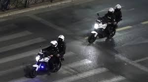 Βάρη: Καταδίωξη με πυροβολισμούς και παραλίγο εμβολισμό αστυνομικών