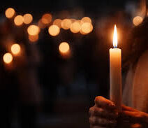 Πάσχα: Τι συμβολίζει η Μικρή Ανάσταση - Οι κρότοι 18 Πάσχα: Τι συμβολίζει η Μικρή Ανάσταση - Οι κρότοι