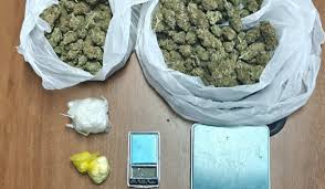 Ναύπακτος: Είχαν πάνω τους χασίς και κοκαΐνη