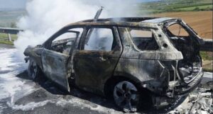 Ιόνια Οδός: Στις φλόγες αυτοκίνητο κοντά στο Αγρίνιο ΦΩΤΟ