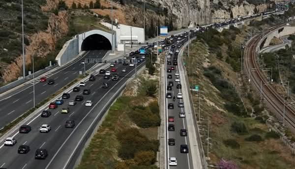 Ρίο-Αντίρριο: Πάνω από 100.000 οχήματα πέρασαν τη Γέφυρα για το Πάσχα ΦΩΤΟ