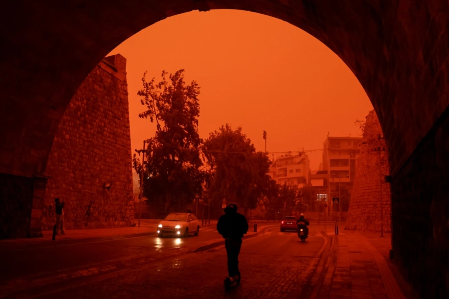«Εξαφανίστηκαν» από την αφρικανική σκόνη Κρήτη και Κυκλάδες ΦΩΤΟ - ΒΙΝΤΕΟ