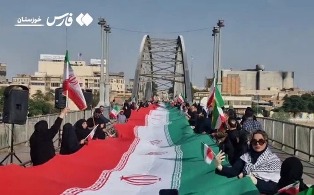 Ανθρώπινες αλυσίδες στο Ιράν στις ενεργειακές εγκαταστάσεις μετά τις απειλές Τραμπ ΦΩΤΟ - ΒΙΝΤΕΟ