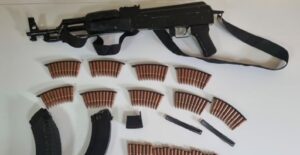 Αίγιο: Βεντέτα μεταξύ «μαφίας» Ρομά και αλλοδαπών βλέπει η ΕΛΑΣ - Βρέθηκε καλάσνικοφ - Μια σύλληψη, τρεις τραυματίες