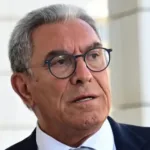 Τι λέει ο Βασίλης Καπερνάρος για τα γκαζάκια στο δικηγορικό του γραφείο