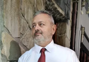 «Μητσοτάκης vs Ανδρουλάκης: Από την απόπειρα πολιτικής εξόντωσης στην ολική ανατροπή»