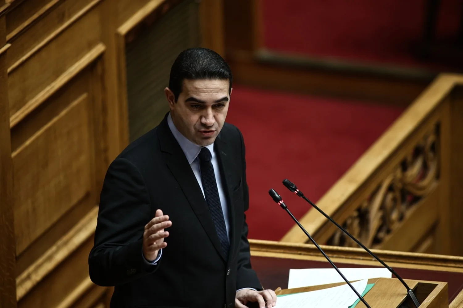 «Σκληρή κριτική για υποκλοπές και οικονομικά μέτρα – ναι σε συμβάσεις για τα κρατικά λαχεία, με διαφάνεια και εγγυήσεις»
