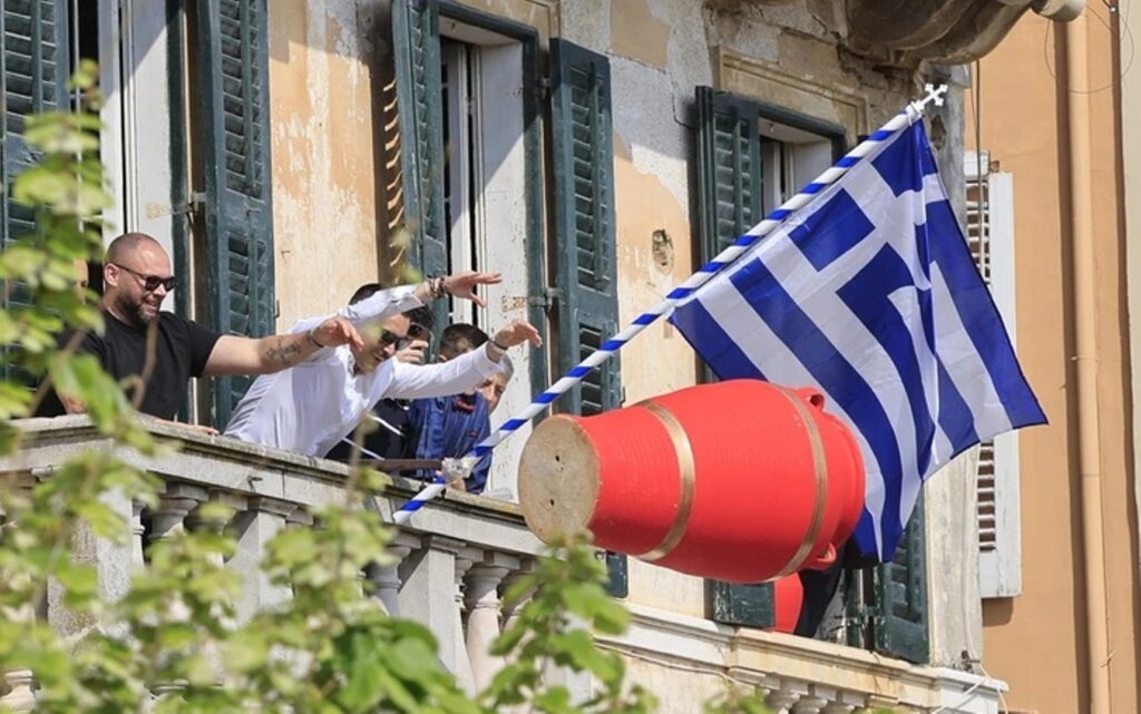 Μεγάλο Σάββατο - Πρώτη Ανάσταση: Από την Κέρκυρα μέχρι τη Χίο «σείστηκαν» οι ναοί ΦΩΤΟ - ΒΙΝΤΕΟ