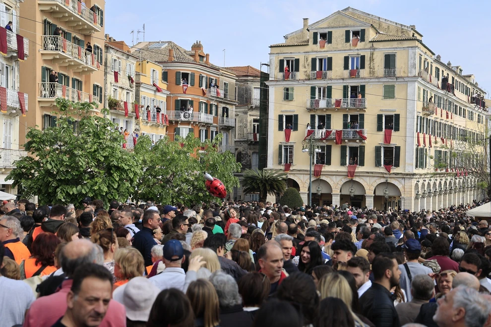 Μεγάλο Σάββατο - Πρώτη Ανάσταση: Από την Κέρκυρα μέχρι τη Χίο «σείστηκαν» οι ναοί ΦΩΤΟ - ΒΙΝΤΕΟ 25 Μεγάλο Σάββατο - Πρώτη Ανάσταση: Από την Κέρκυρα μέχρι τη Χίο «σείστηκαν» οι ναοί ΦΩΤΟ - ΒΙΝΤΕΟ