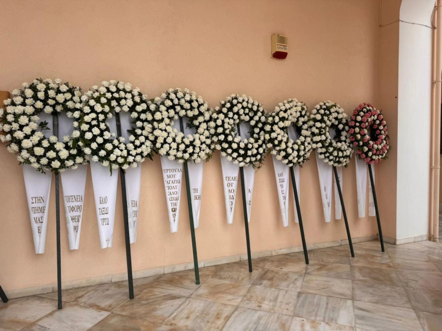 Κεφαλονιά: «Καλό ταξίδι αγγελούδι μου» - Το τελευταίο «αντίο» στην 19χρονη Μυρτώ ΦΩΤΟ