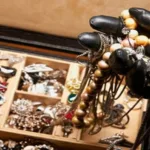Πάτρα: Ροκάνισε τα κάγκελα και «σήκωσε» κοσμήματα 10.000€!