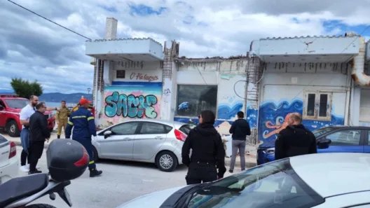 Κόρινθος: Θανάσιμη κατάρρευση τμήματος κτιρίου - Νεκρή γυναίκα, τραυματίστηκαν τα παιδιά της