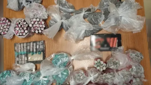 Πάνω από 750 κροτίδες κατασχέθηκαν στην Αθήνα, συνελήφθησαν ανήλικα ΦΩΤΟ 33 Πάνω από 750 κροτίδες κατασχέθηκαν στην Αθήνα, συνελήφθησαν ανήλικα ΦΩΤΟ