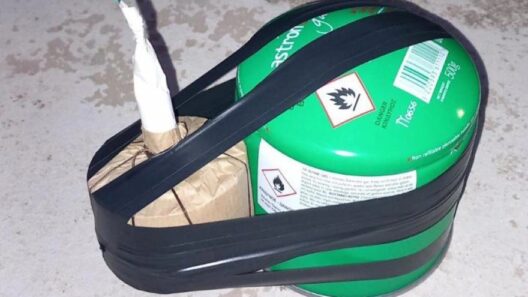 Πειραιάς–Κερατσίνι: Επίθεση με κροτίδα σε λεωφορείο με αστυνομικούς ΦΩΤΟ