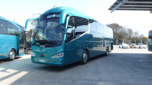 Τροχαίο στο Αγρίνιο: Λεωφορείο έπεσε σε προστατευτικές μπάρες - «Αποκοιμήθηκε στο τιμόνι ο οδηγός»