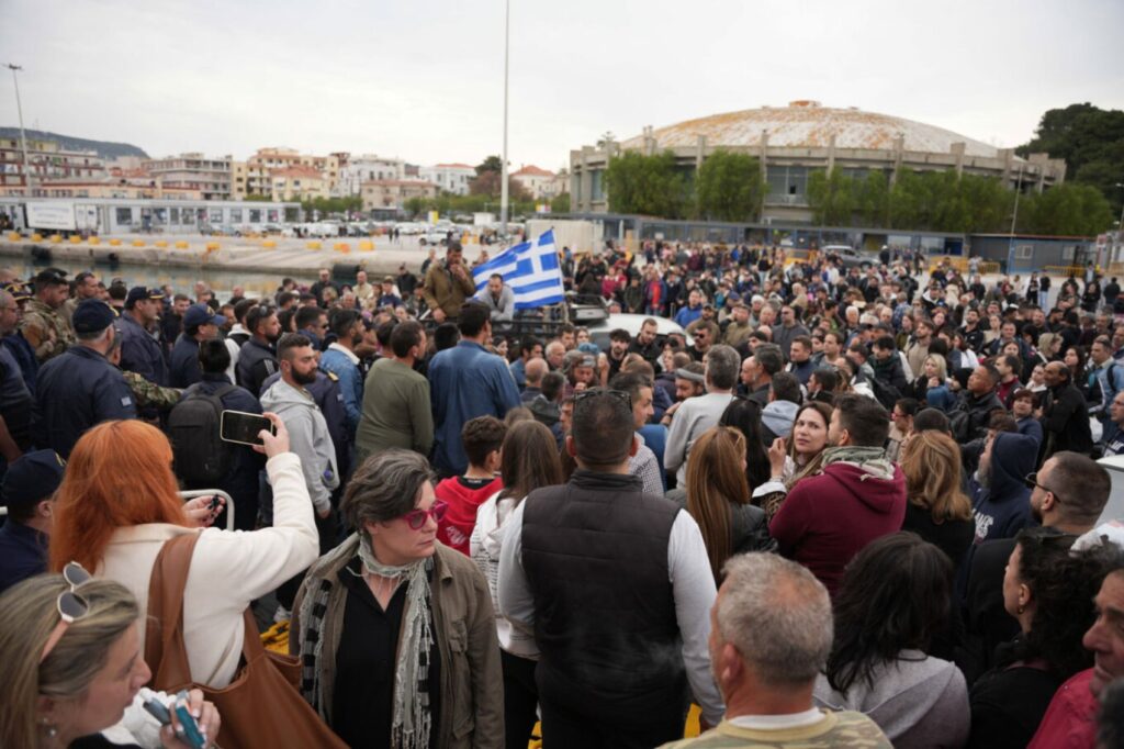 Συνεχίζουν το μπλόκο στο λιμάνι της Μυτιλήνης οι κτηνοτρόφοι - Ανεστάλησαν δρομολόγια ΦΩΤΟ - ΒΙΝΤΕΟ