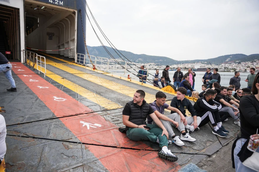 Συνεχίζουν το μπλόκο στο λιμάνι της Μυτιλήνης οι κτηνοτρόφοι - Ανεστάλησαν δρομολόγια ΦΩΤΟ - ΒΙΝΤΕΟ