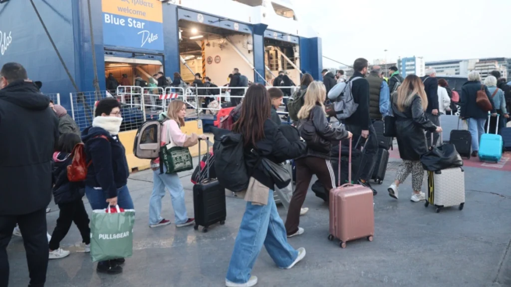 Κορύφωση της εξόδου των εκδρομέων του Πάσχα στα λιμάνια ΦΩΤΟ