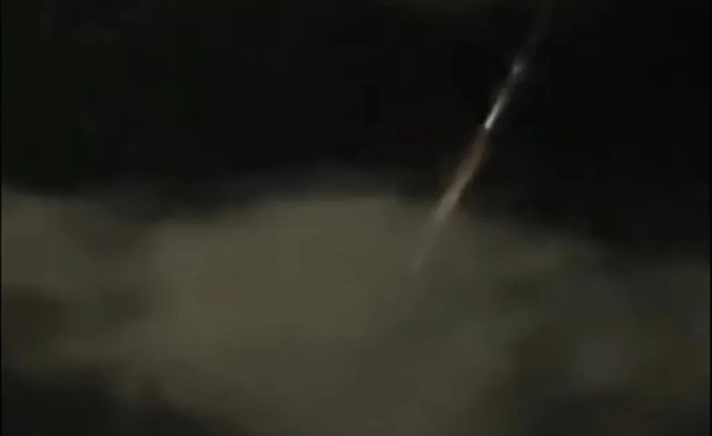 Μυστήριο στον ουρανό της Λήμνου με «φλεγόμενα» αντικείμενα ΒΙΝΤΕΟ