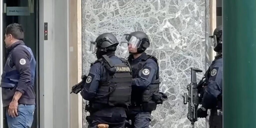 La Casa de Papel στη Νάπολη: Ληστεία τράπεζας με ομήρους και διαφυγή μέσω τούνελ ΒΙΝΤΕΟ