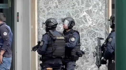 La Casa de Papel στη Νάπολη: Ληστεία τράπεζας με ομήρους και διαφυγή μέσω τούνελ ΒΙΝΤΕΟ