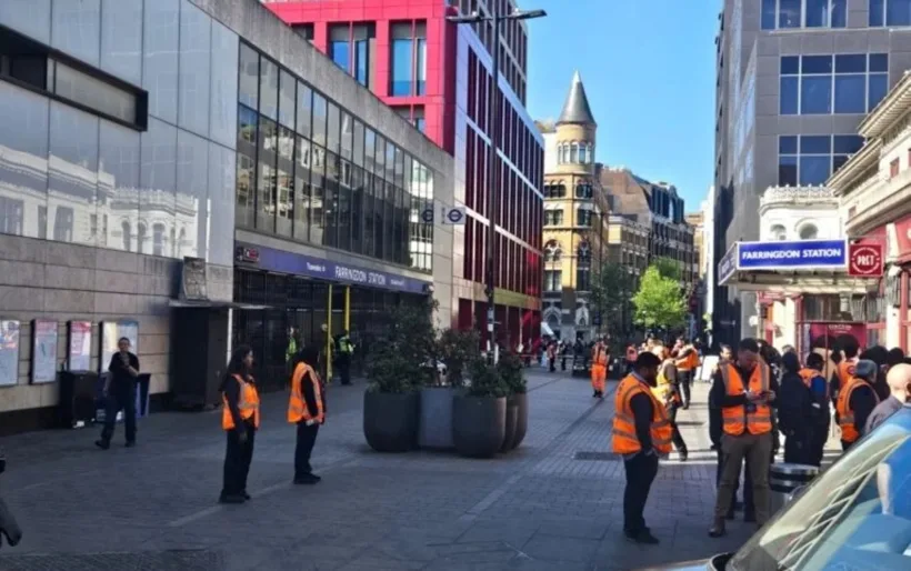 Εκλεισε εκτάκτως ο σταθμός Farringdon στο Λονδίνο, ισχυρές αστυνομικές δυνάμεις στο σημείο ΦΩΤΟ