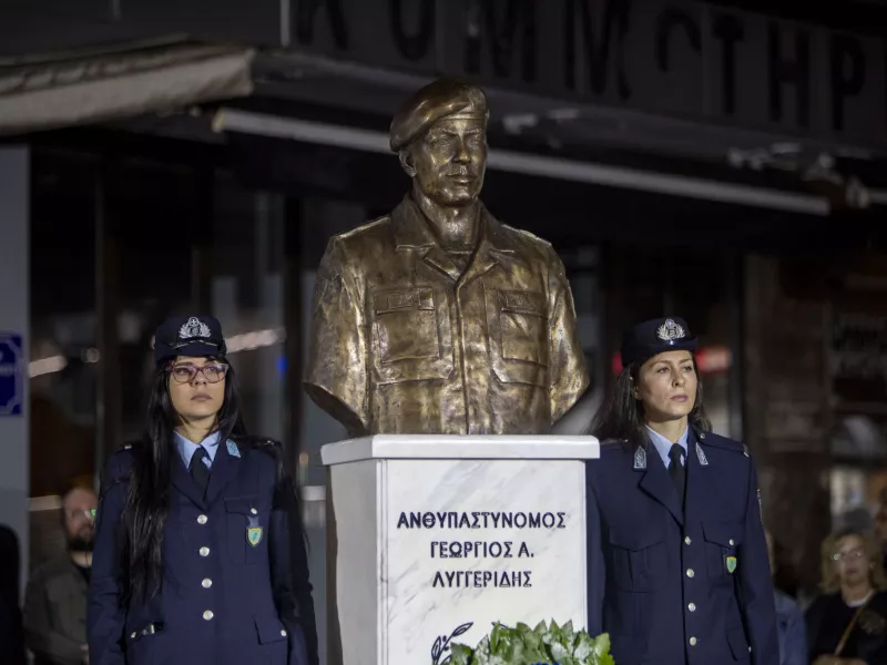 Βανδάλισαν την προτομή του αρχιφύλακα Γιώργου Λυγγερίδη στη Θεσσαλονίκη ΦΩΤΟ