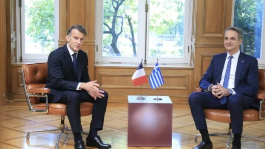 Η διμερής συνάντηση Μητσοτάκη - Μακρόν στο Μαξίμου ΖΩΝΤΑΝΑ