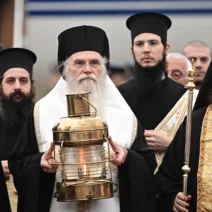 Στην Αθήνα το Άγιο Φως από την Ιερουσαλήμ ΦΩΤΟ