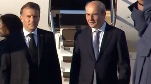 Στην Αθήνα ο Μακρόν, υποδοχή από Κωστή Χατζηδάκη ΦΩΤΟ